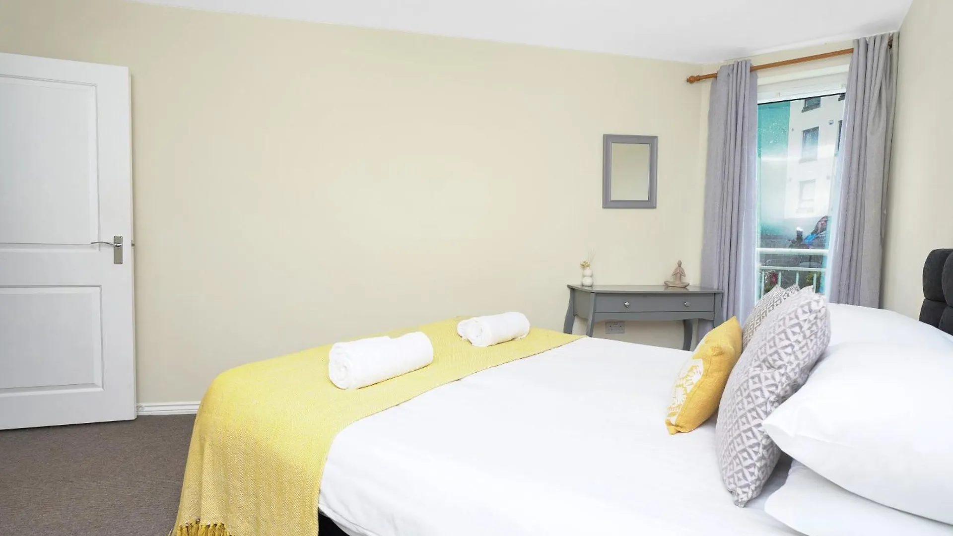 The Lochend Two Bedroom Residence Edinburgh