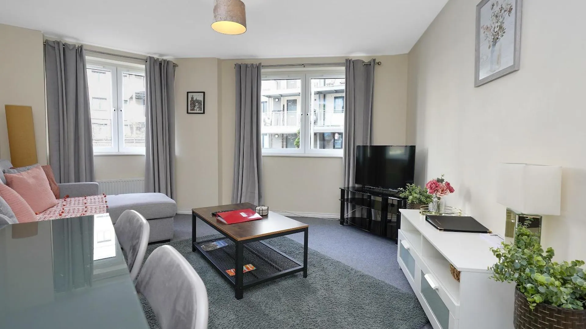The Lochend Two Bedroom Residence Edinburgh